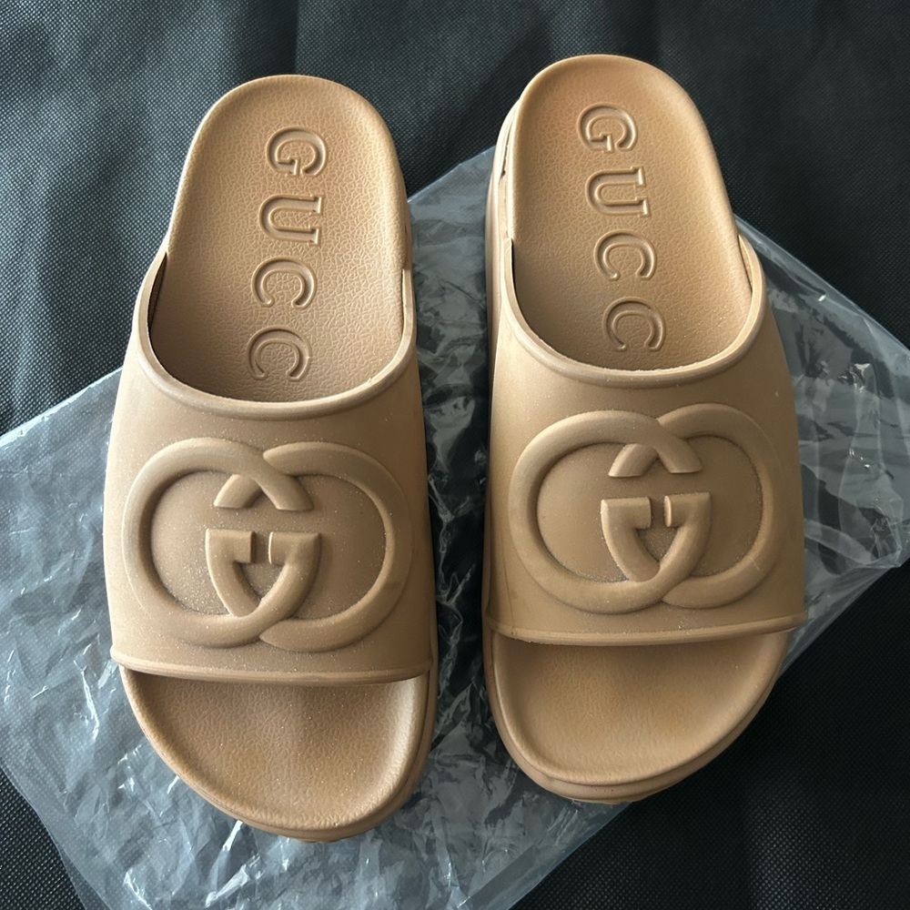 Gucci Tan neutral beige GG interlocking G logo rubber slides
